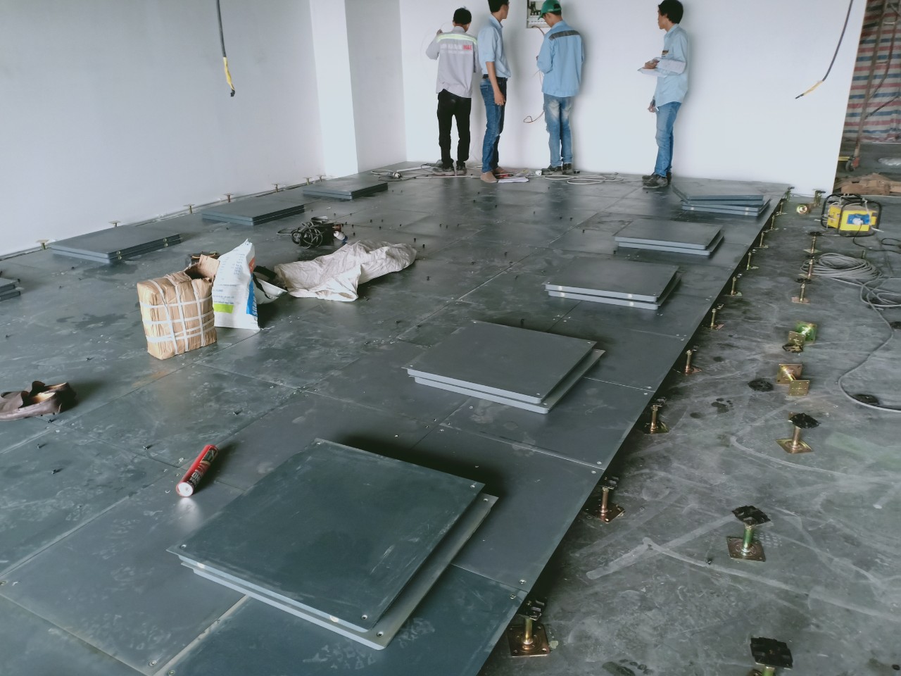 THI CÔNG SÀN NÂNG KỸ THUẬT VINCOM ĐỒNG KHỞI