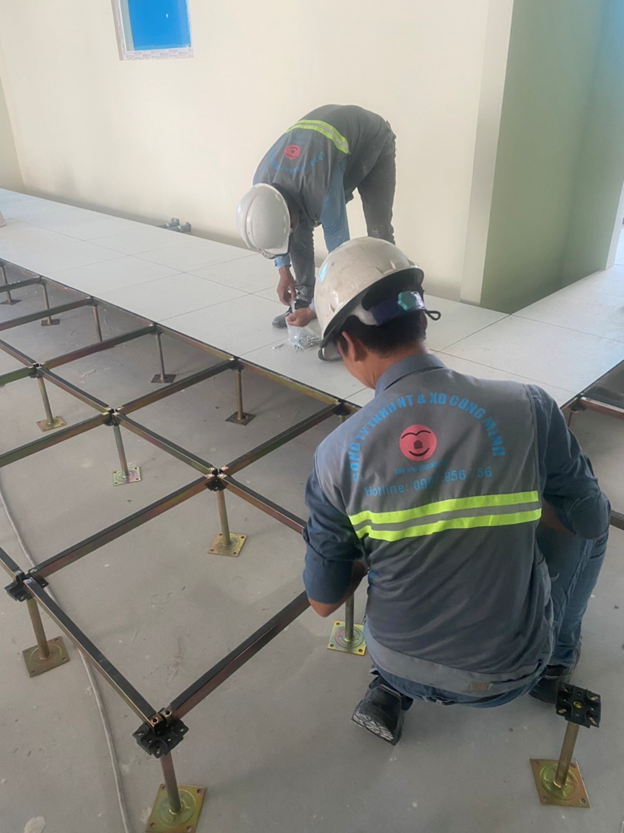 Thi công hệ thống sàn nâng HPL dự án&nbsp;SSIS