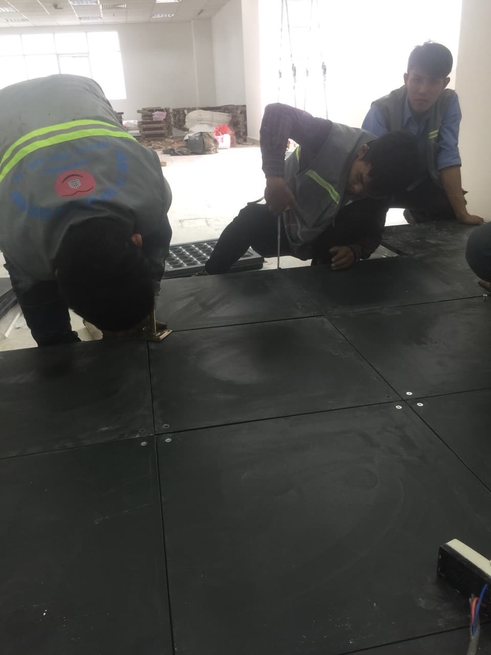 Cung cấp và thi công hệ sàn nâng kỹ thuật cho văn phòng Tổng Công ty