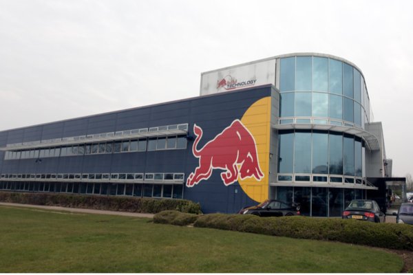 NHÀ MÁY REDBULL