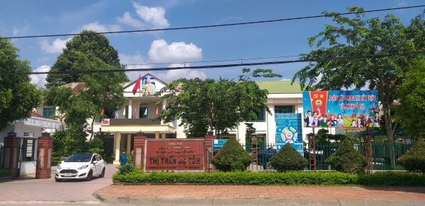 SÀN NÂNG HPL TẠI UBND HUYỆN ĐẠ TẺH