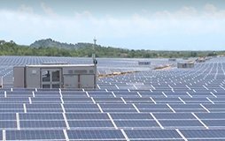 THI CÔNG SÀN NÂNG HPL CHO NHÀ MÁY ĐIỆN MẶT TRỜI THUẬN NAM