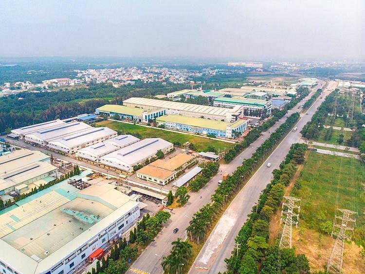 THI CÔNG SÀN NÂNG HPL PHÒNG SERVER KCN BÀU BÀNG